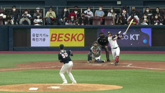 kt, '우승확률 74%' 한국시리즈 1차전 잡았다...두산 제압 / YTN