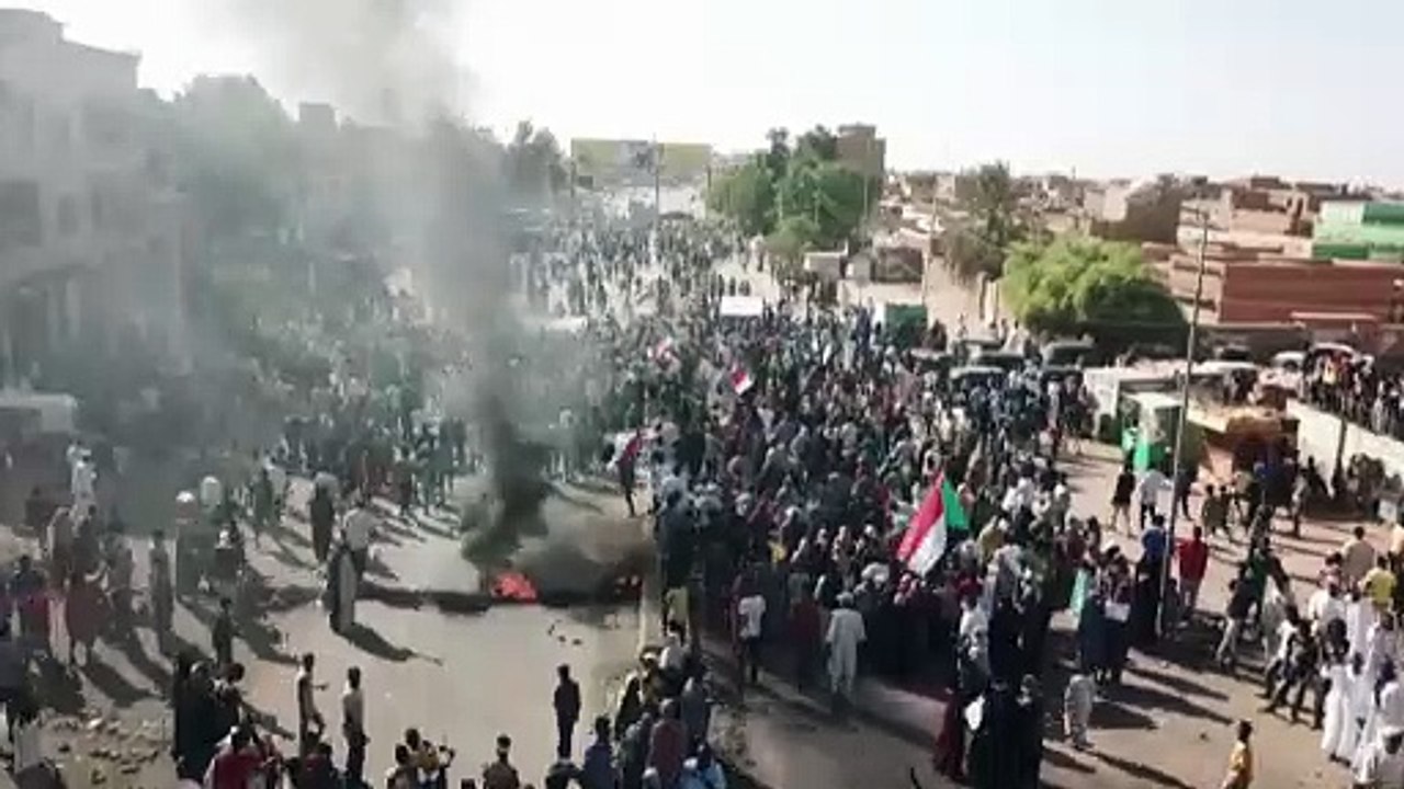 Blutiges Ende von Massenprotesten: Hat das Militär scharf geschossen?