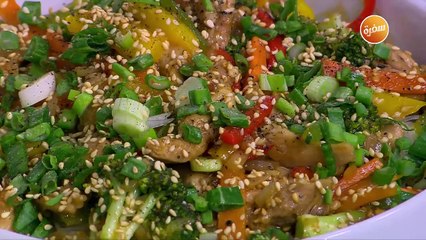 دجاج بالخضار الآسيوي | عمر إسماعيل