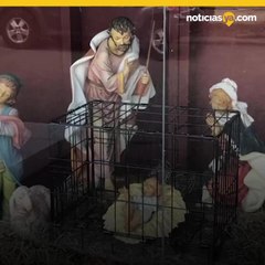 EN ESTE NACIMIENTO EL NIÑO DIOS ‘ESTÁ PRESO’ IGUAL QUE INMIGRANTES