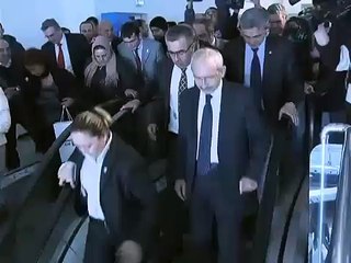 "Birisi çalışan sisteme muhalif olur kapatır, diğeri binmesini beceremez" Bunlar mı ülkeyi yönetmeye aday?