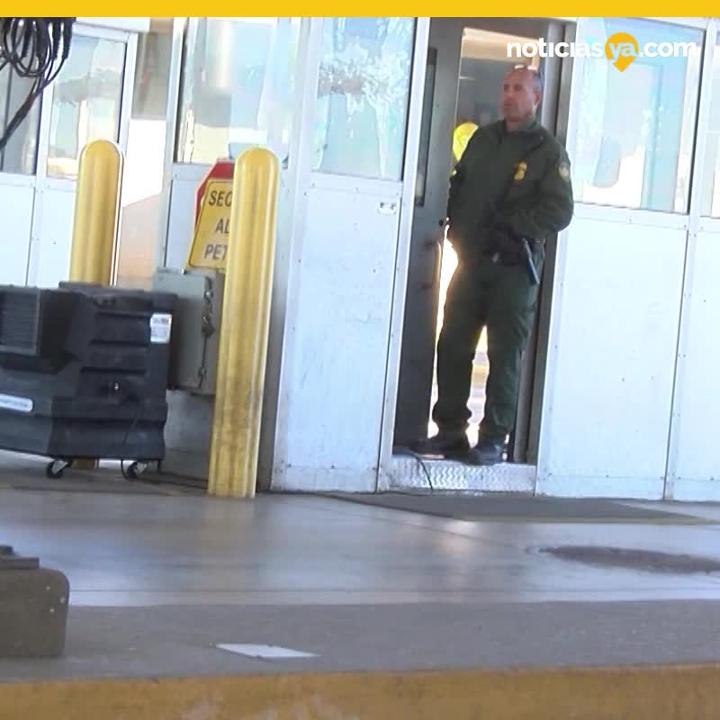 Encuentran a migrantes en trailer