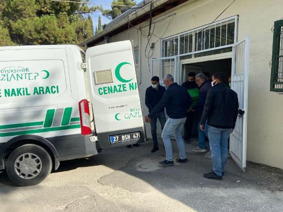 BAŞINA KALAS DÜŞEN İNŞAAT İŞÇİSİ KURTARILAMADI