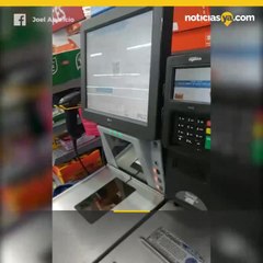 Empleada de Walmart se niega a hablar en espaol con otro hispano