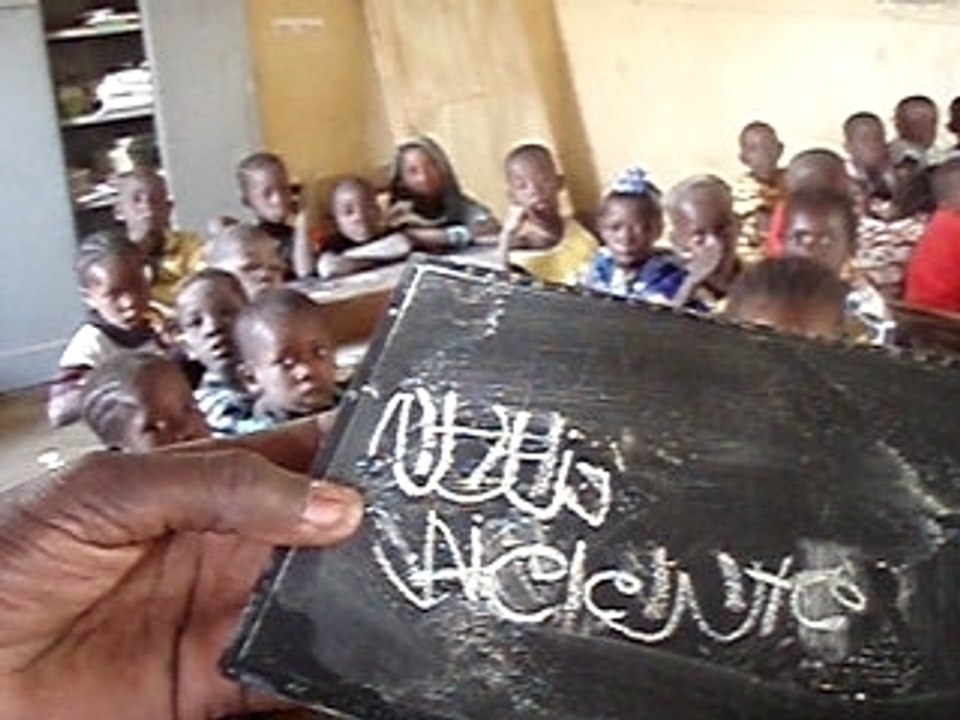 Matériel offert à l' école de Senossa