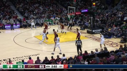 Скачать видео: Cavs and Mobley stage comeback to down Celtics