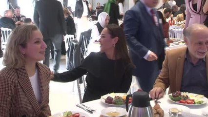 Ünlü sanatçı Hülya Avşar, 12'nci Darülaceze Buluşmaları'na katıldı