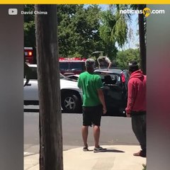 Conductor desata su furia y choca varias veces al mismo vehículo