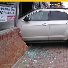 FOTO: Choca con pared en medio de examen de conducción