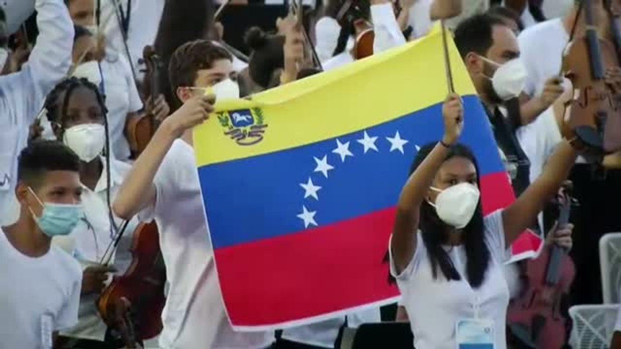 Venezuela reúne en un concierto a 12.000 músicos tocando a la vez a Tchaikovsky