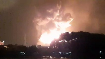 Incendio en una refinería indonesia