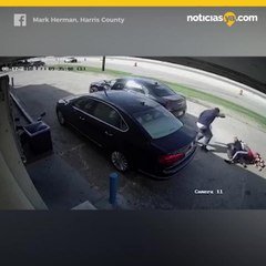 Ladrones atacan mujer que tenia un bolso con $75,000 y la atropellan