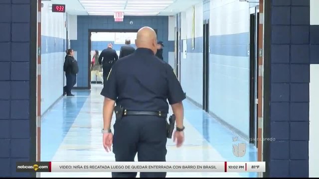 Noticias Laredo 10pm 021618 - Clip Amenaza Escuela