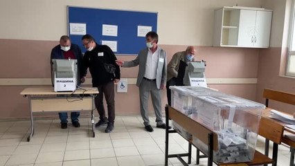 Trakya'da yaşayan çifte vatandaşlar, Bulgaristan'daki seçimler için oy kullanmaya başladı