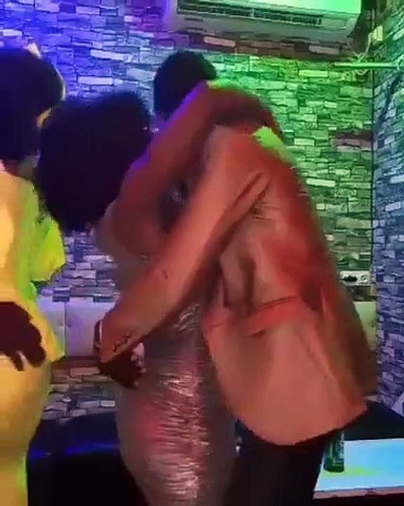 This Is What African Women Do To  Men While in Clubs