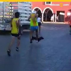 Atleta patea perro y arden redes tras él