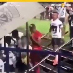 Jugador insulta a aficionados