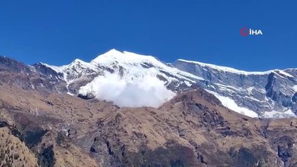 Nepal'de ortaokula çığ düştü: 11 yaralı