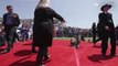 VIDEO: Un par de pelícanos se cuelan en una ceremonia de graduación