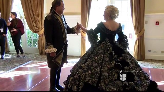 Noticias Laredo 5pm 020118 - Clip - vestidos