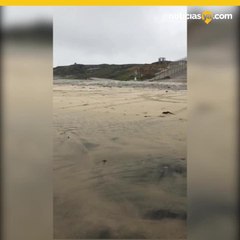 Captan a personas cruzando la frontera por la playa