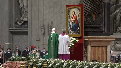 El papa pide "gestos concretos" para dar "esperanza y dignidad" a los débiles