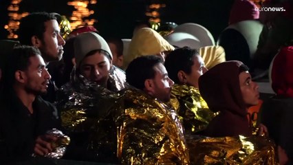 Calabria: sbarcano 302 migranti a Roccella Ionica
