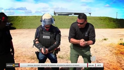 Paul en los zapatos de un oficial de Florida