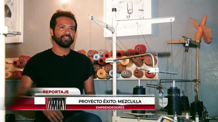 Jóvenes emprenden negocio desrarmando y armando pantalones