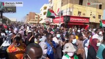 شاهد: تواصل الاحتجاجات في الخرطوم والسلطات تطلق الرصاص الحي