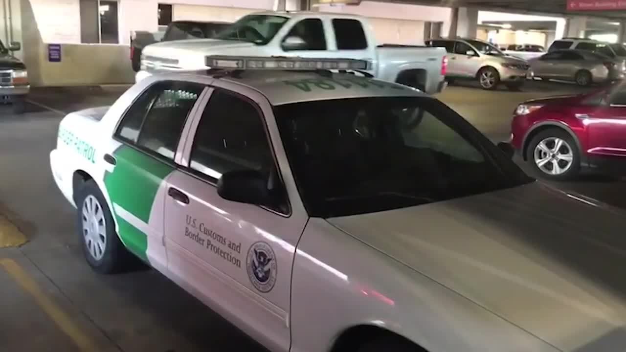 La menor no es  deportada pero si estara en un centro de detencion