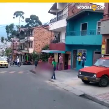 Desnudan a ladrones en Colombia.mp4