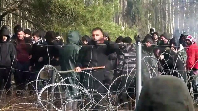 Alta tensione continua al confine fra Bielorussia e Polonia, scontro diplomatico Ue - Russia