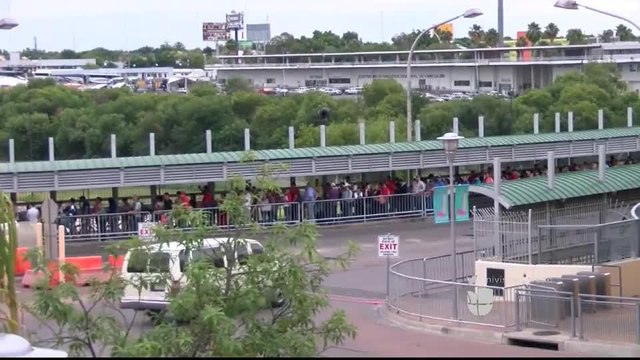 Noticias Laredo 5pm 112317 - Clip . puentes