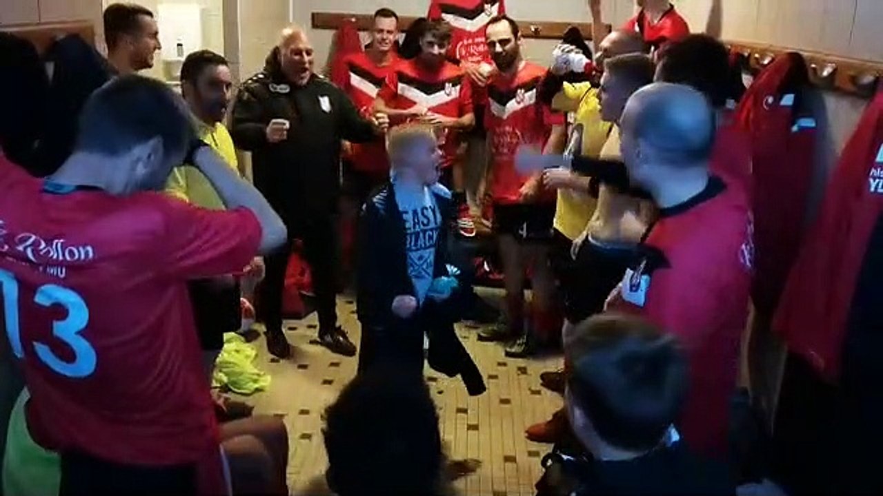 La A fête sa victoire 3-0 contre GOUVILLE avec les ramasseurs de balle U11