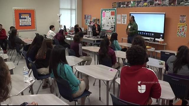 Noticias Laredo 5pm 111717 - Clip Career Day