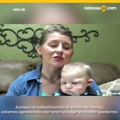 Mujer dona leche materna a afectados por Harvey.mp4