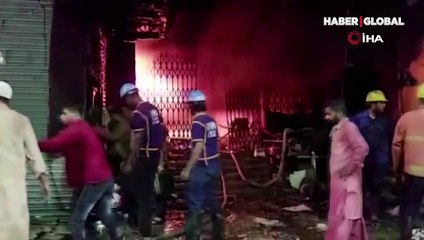 Kumaş pazarında korkutan yangın! Çok sayıda dükkan küle döndü