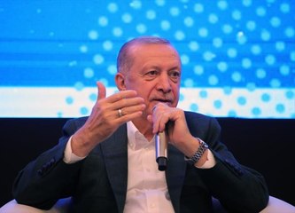 Cumhurbaşkanı Erdoğan, gençlerle birlikte Çanakkale türküsünü söyledi