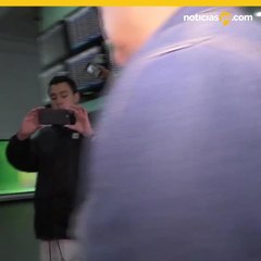 Padre de nino en cautiverio viaja para reencontrarse con su hijo