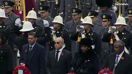 A királynő nélkül emlékezik háborús halottaira Nagy-Britannia