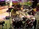 nirvana - kurt cobain tocando la bateria