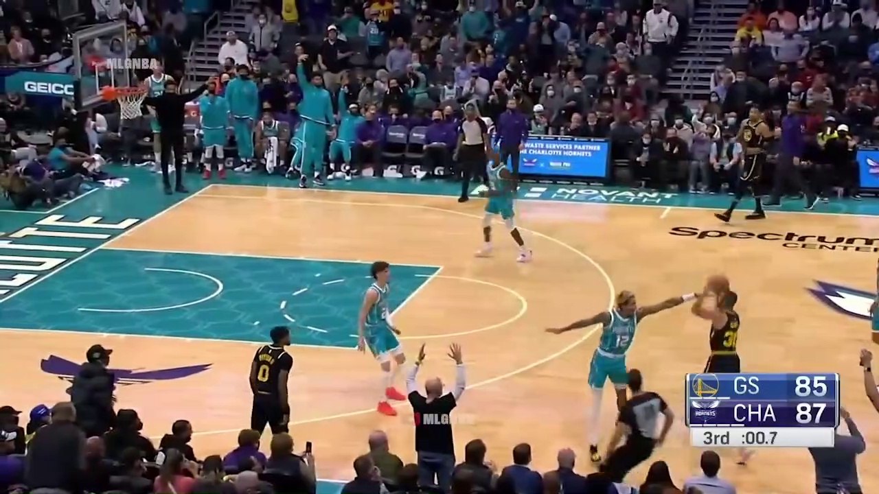 Steph Curry hitting absurd 3s at the end of a quarter