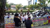 Unjuk Rasa Sambil Dangdutan di DPRD Kalsel, LSM KAKI: Kewenangan Izin Pertambangan Harus Kembali ke Daerah