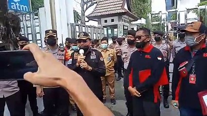 Unjuk Rasa Sambil Dangdutan di DPRD Kalsel, LSM KAKI: Kewenangan Izin Pertambangan Harus Kembali ke Daerah1