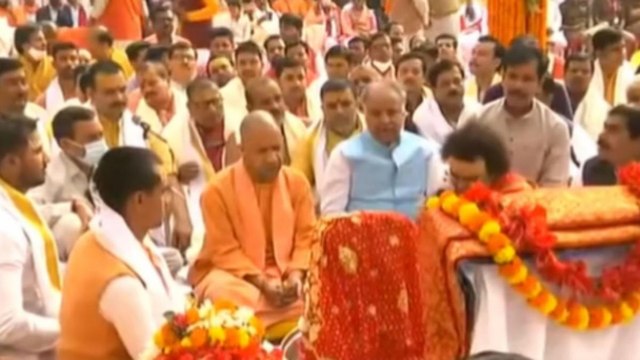 Shatak: UP CM installs Annapurna idol in Kashi Temple