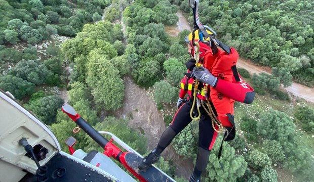Maltempo nel Cagliaritano, esonda torrente a Villa San Pietro: 5 persone recuperate in elicottero (15.11.21