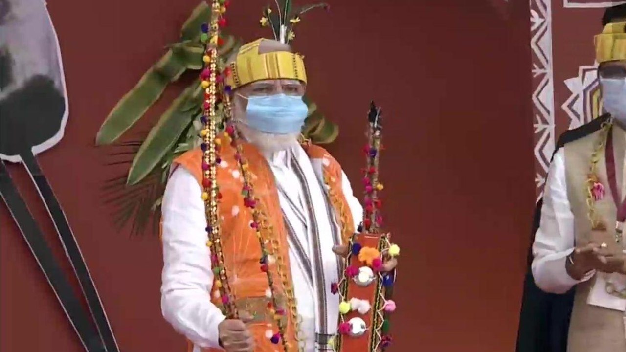 PM Narendra Modi reached Bhopal, attended Triba...