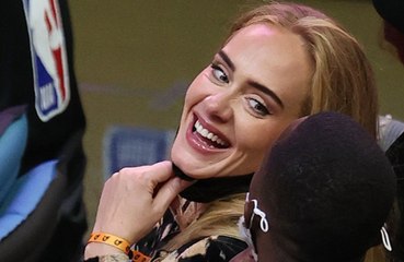 Adele révèle s’être réconciliée avec son père peu de temps avant son décès