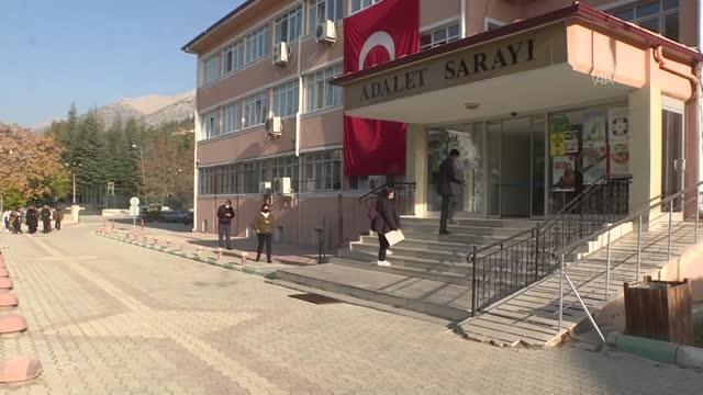 Son dakika haberi: Elmalı'da iki kardeşin istismar edildiği iddiasına ilişkin davada karar duruşması sürüyor